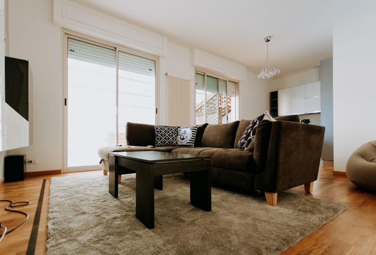 Luxury Penthouse With Sea View - City Center ペスカーラ エクステリア 写真